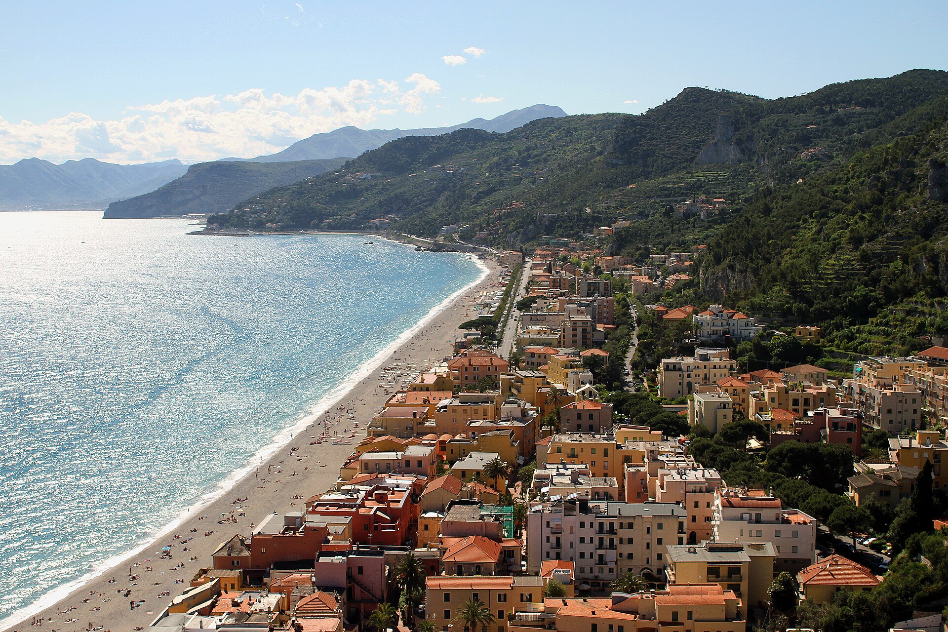 Panorama di Varigotti nel mese di Maggio