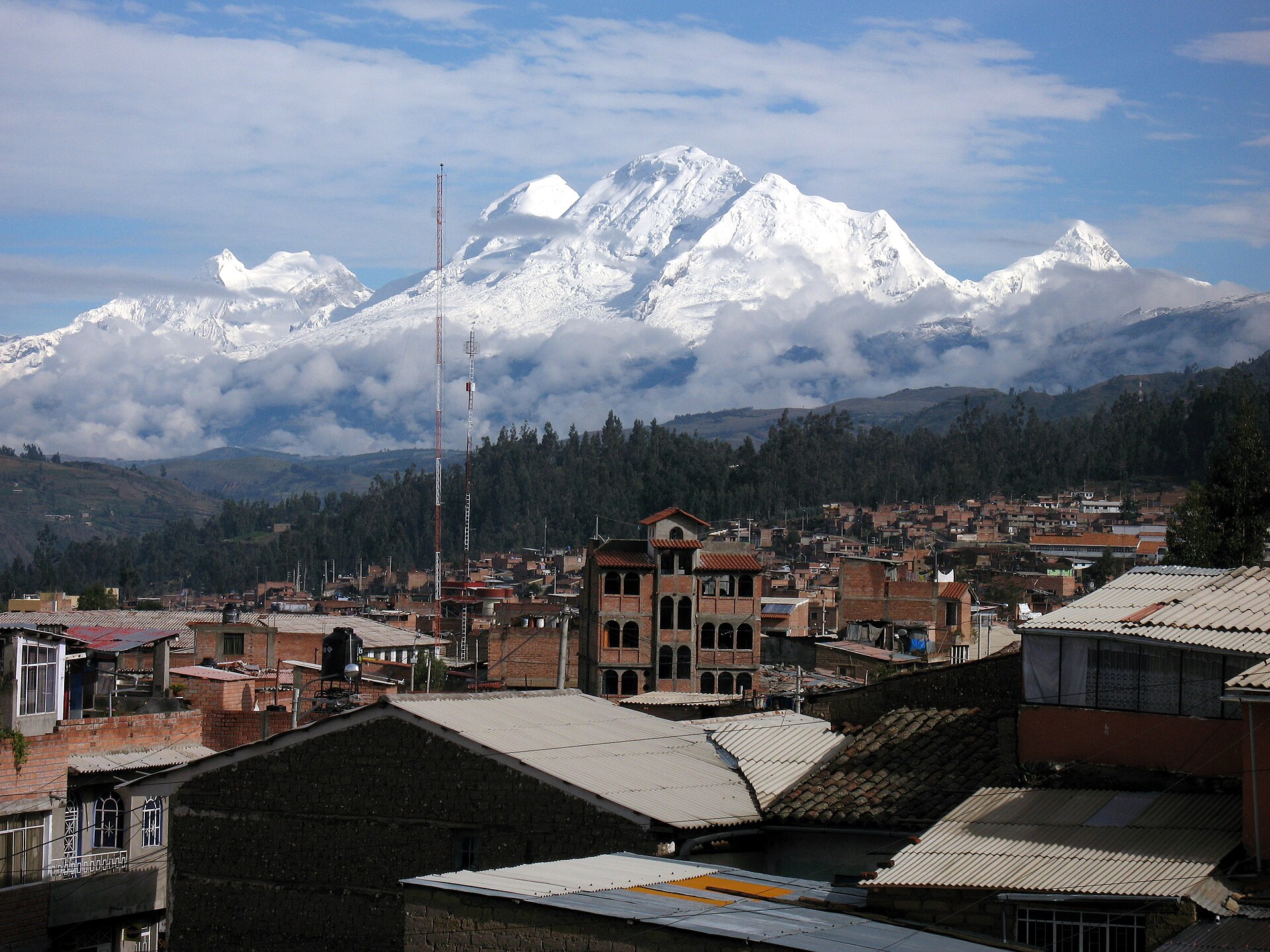 Looking north over Huaraz (3100 m) towards the highest region of the Cordillera Blanca. From left to right Nevado Huandoy (6395 m), Nevado Huascaran (6768 m) and Nevado Chopicalqui (6354 m). Distance 50 km.